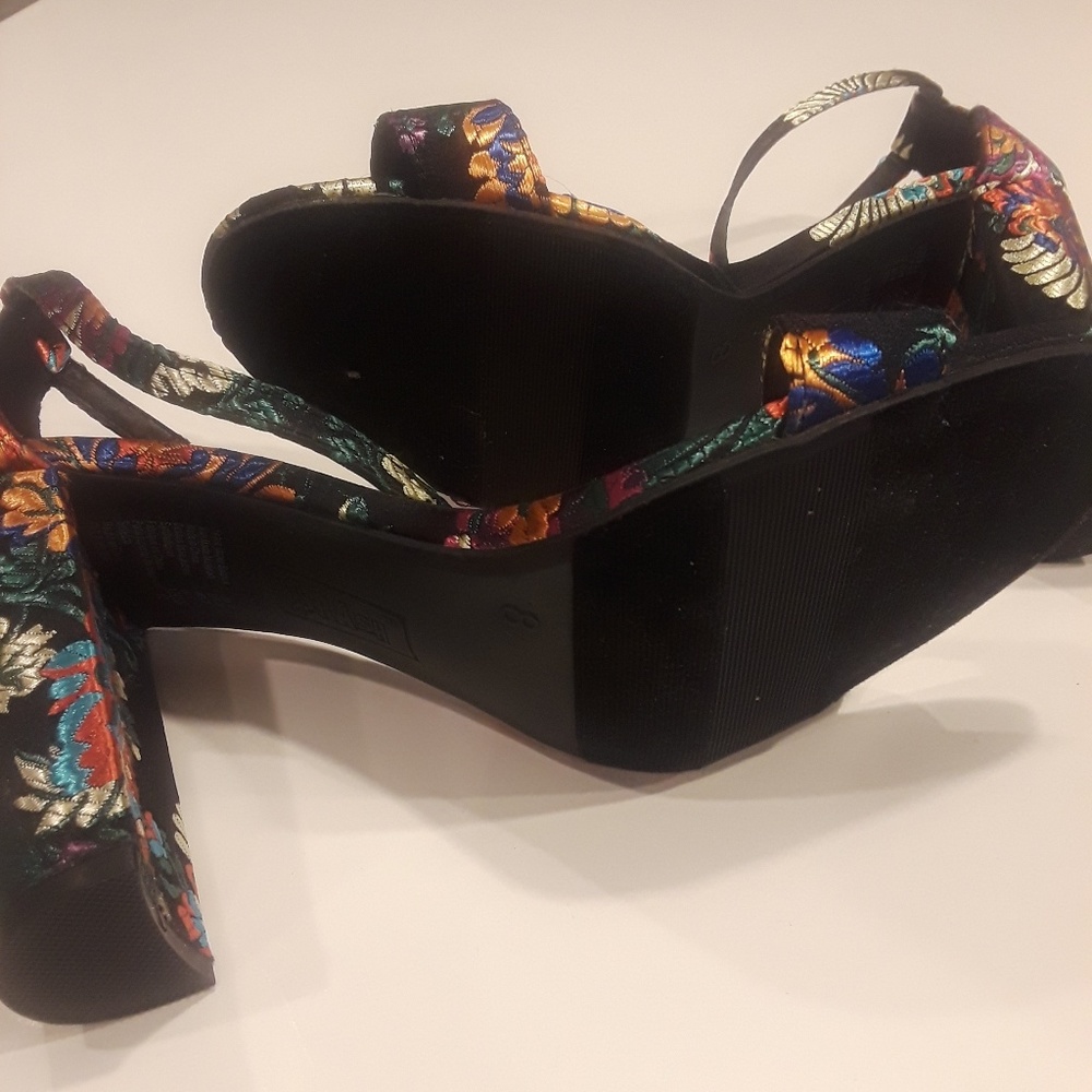 Heels - Picture 2 of 2